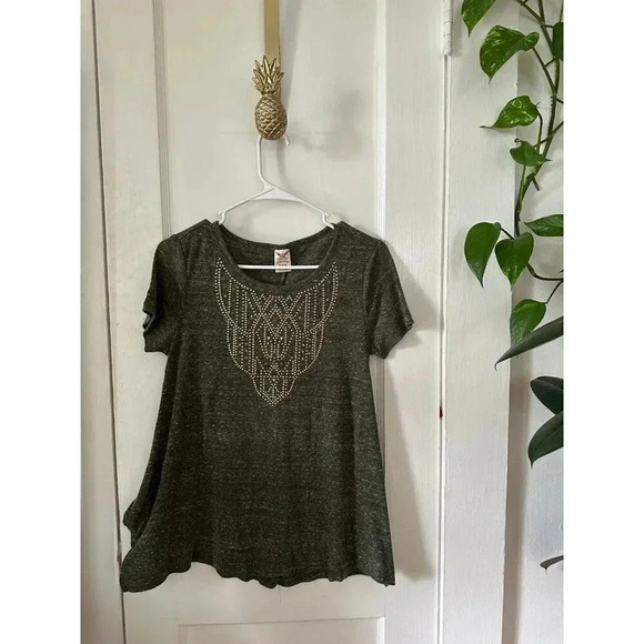 Faded Glory Women’s size small green bedazzled t-shirt - Picture 1 of 6
